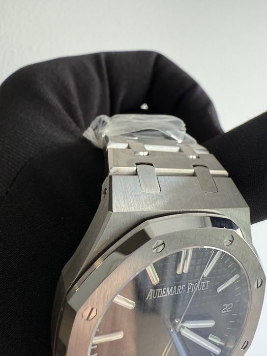 Audemars Piguet royal oak 41mm x 10.4mm cal. 4302 blue dial ref