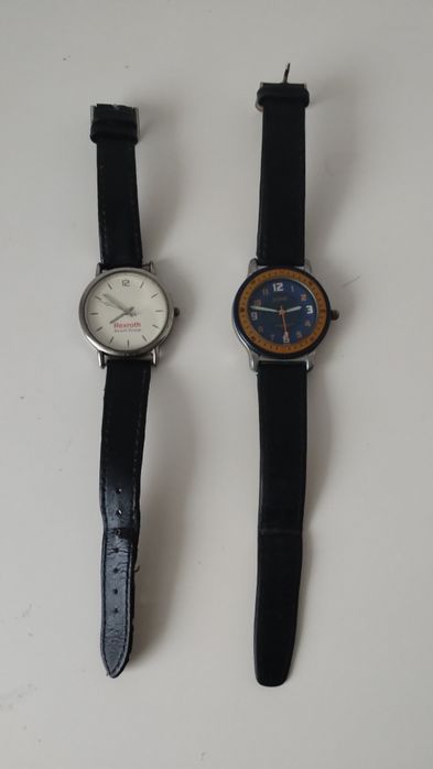 Dwa zegarki na rękę