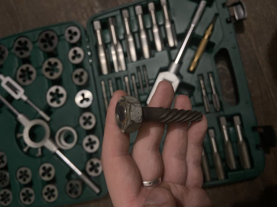 Набор метчиков и плашек   jonnesway