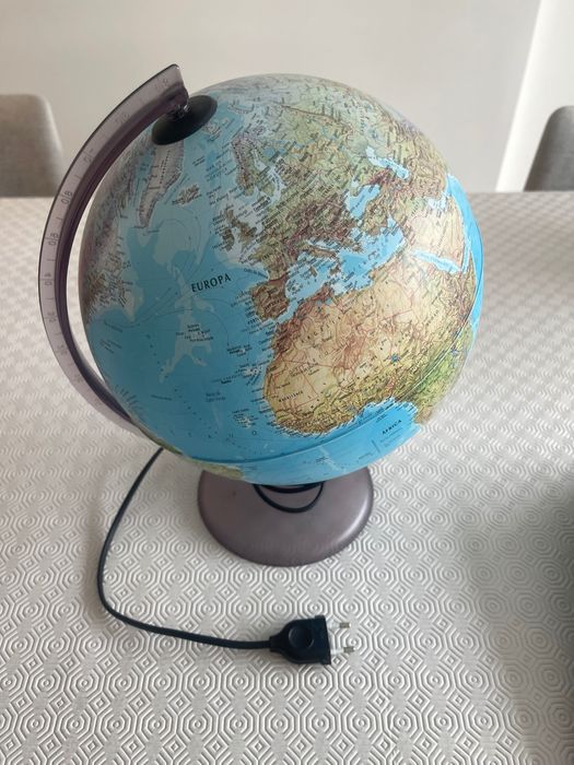 Candeeiro em forma de globo