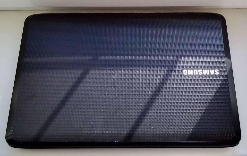 Ноутбук Samsung R528 15,6" Core 2 Duo T9300 4Gb DDR3 120Gb SSD