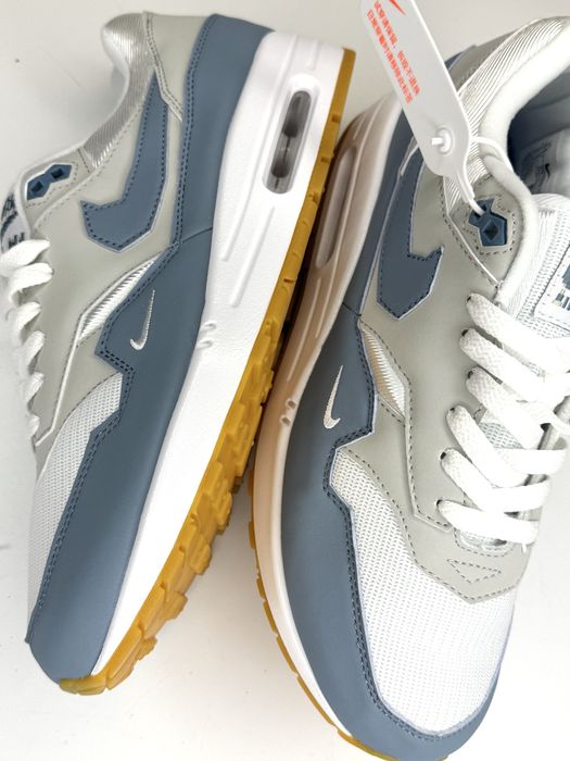 Кроссовки Nike НОВЫЕ - 42 размер в НАЛИЧИИ