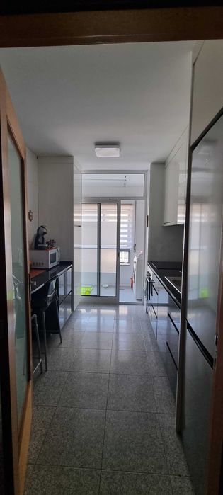 Alugo T2 com suite e aquecimento central no centro de Valongo.