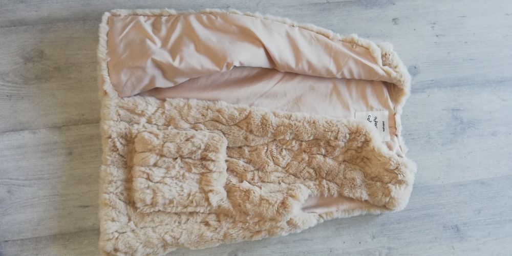 Kamizelka futrzana rozmiar 140. Firma Zara