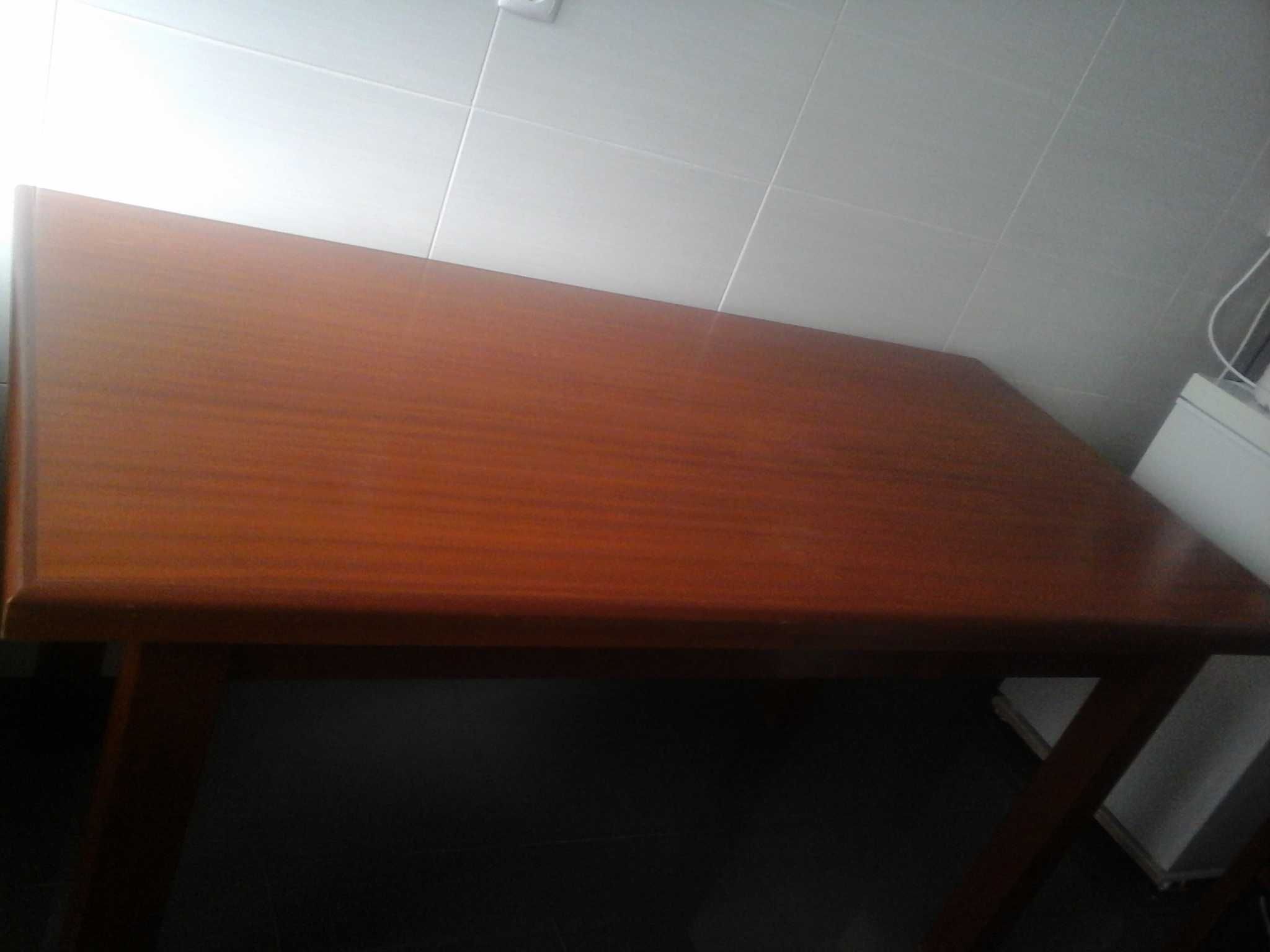 Mesa Cozinha + Cadeiras em Madeira