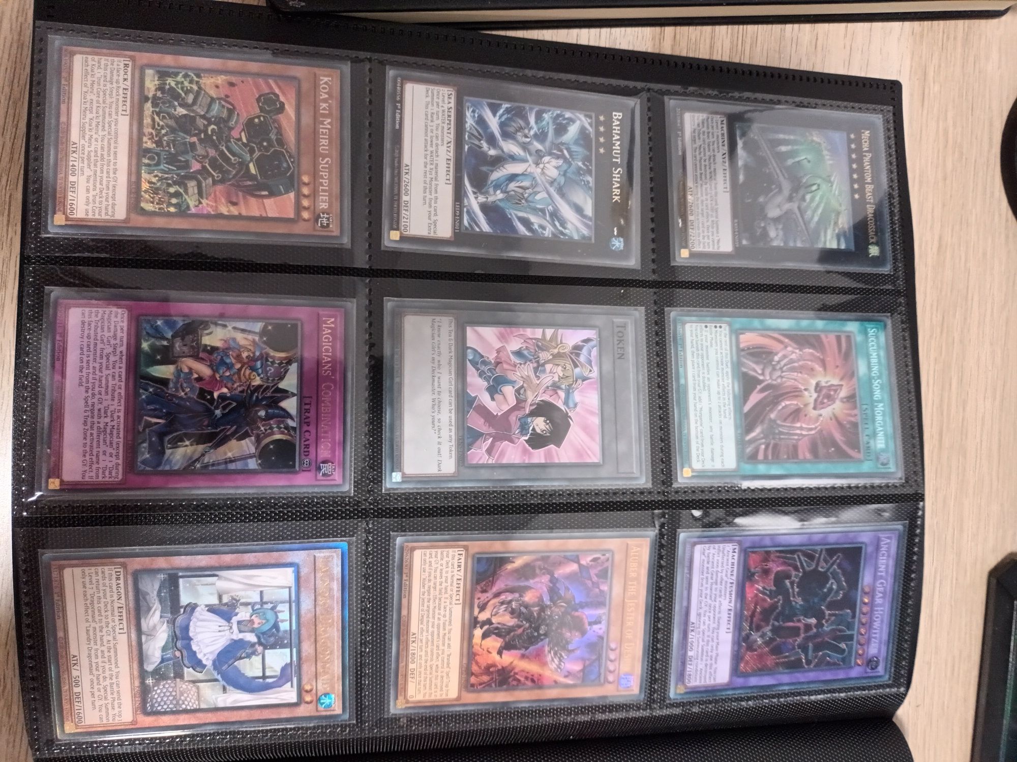 Coleção de yu-gi-oh de 60 cartas