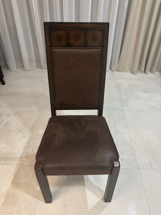 Stół, krzesla ,witryna