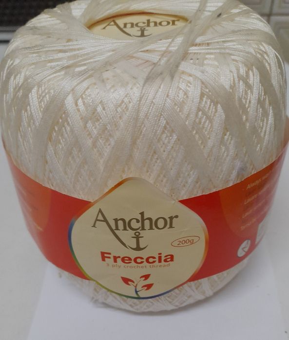 Novelo Anchor Freccia cor branco marfim 200 gramas - Novo