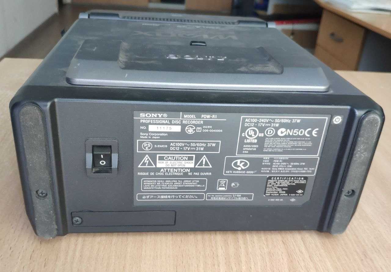 Відеорекодер PDW-R1 Sony XDCAМ Professional Disc Field Recorder Player