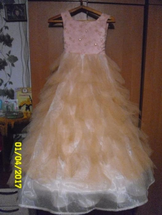 бальное красивое платье на девочку 10 -12 лет