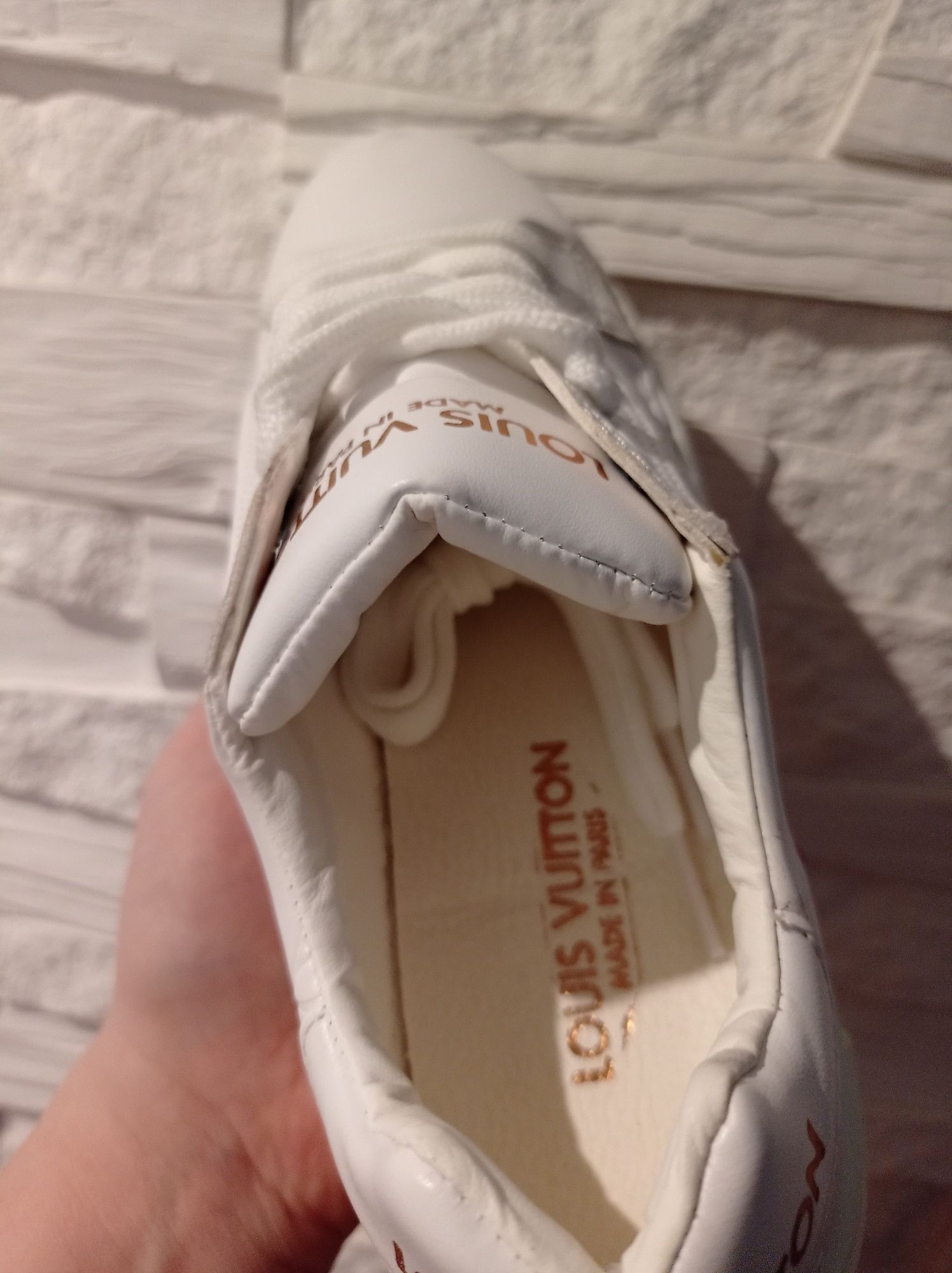 Białe sneakersy 36,37 Louis Vuitton