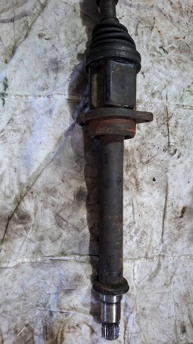 Полуось, привод на Тойота авенсіс т25