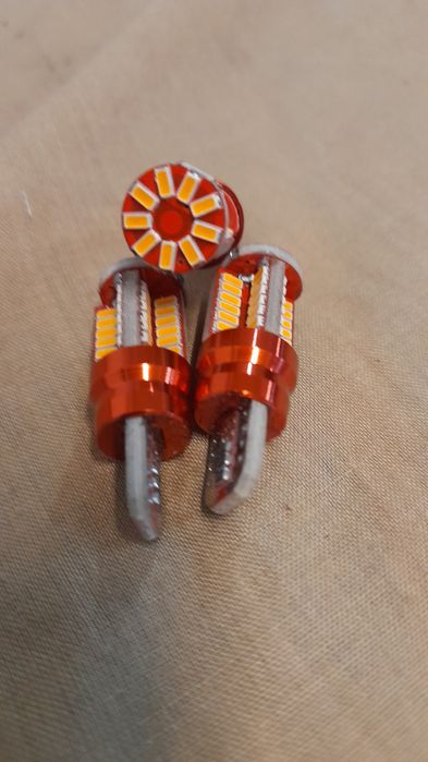 Lâmpadas leds T10 para piscas de cor amarela.