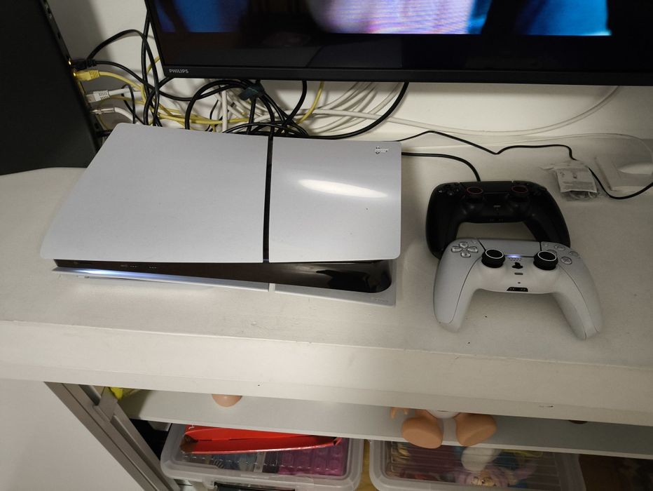 Playstation 5 - 1 TB com leitor de discos e dois comandos Dualsense