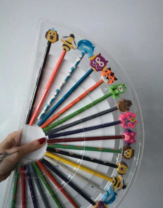 Nowe kredki z gumkami plus temperówka