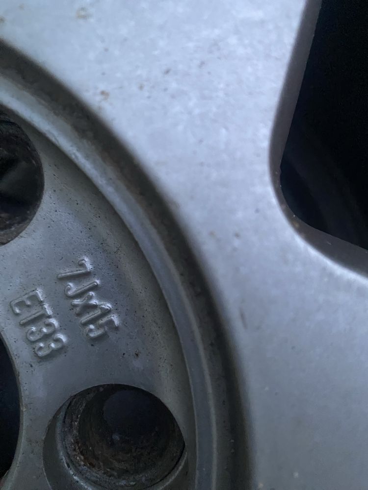 Sprzedam dwa komplety kół 15 Cal