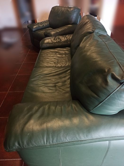 Sofá de pele verde