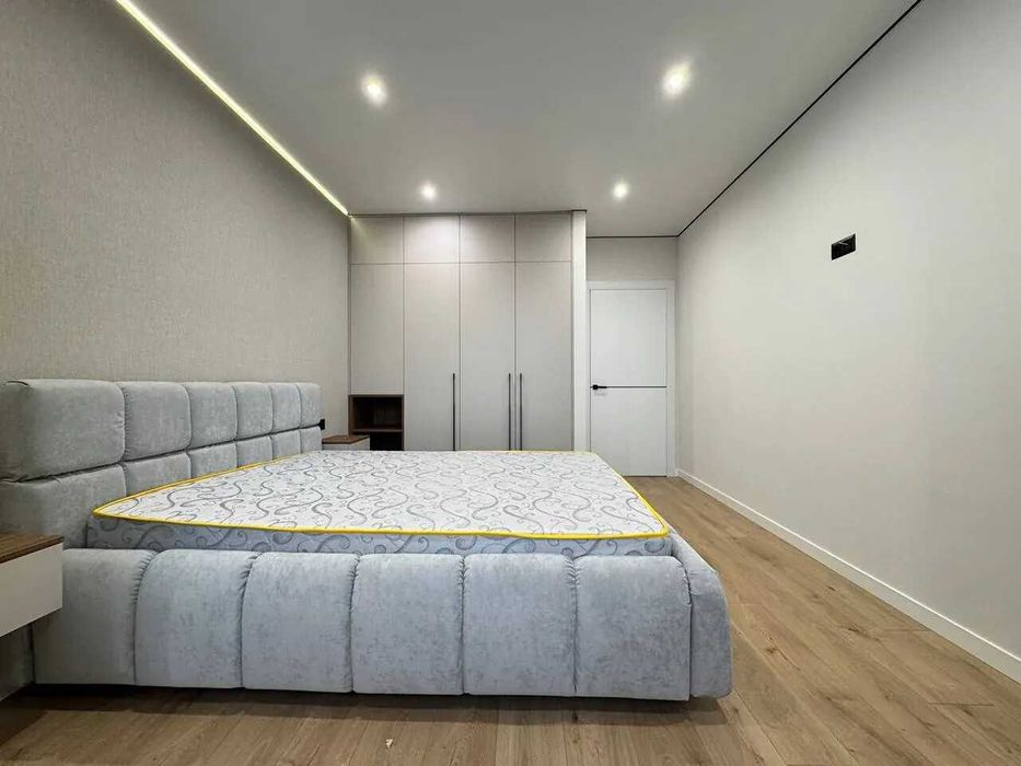 Шикарна двійка з кухнею-студією поблизу центру