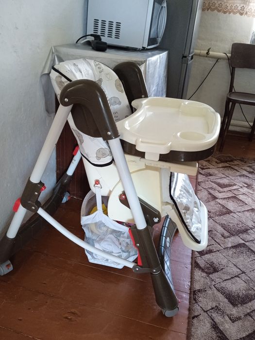 Стільчик для годування