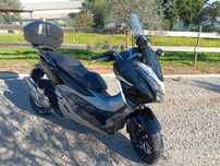 Honda Forza 300.