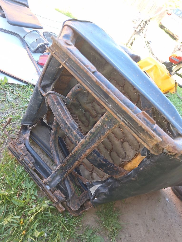 Części fiat 126p maluch lampa fotel szyba itp Tanio pakiet.  Wysyłka