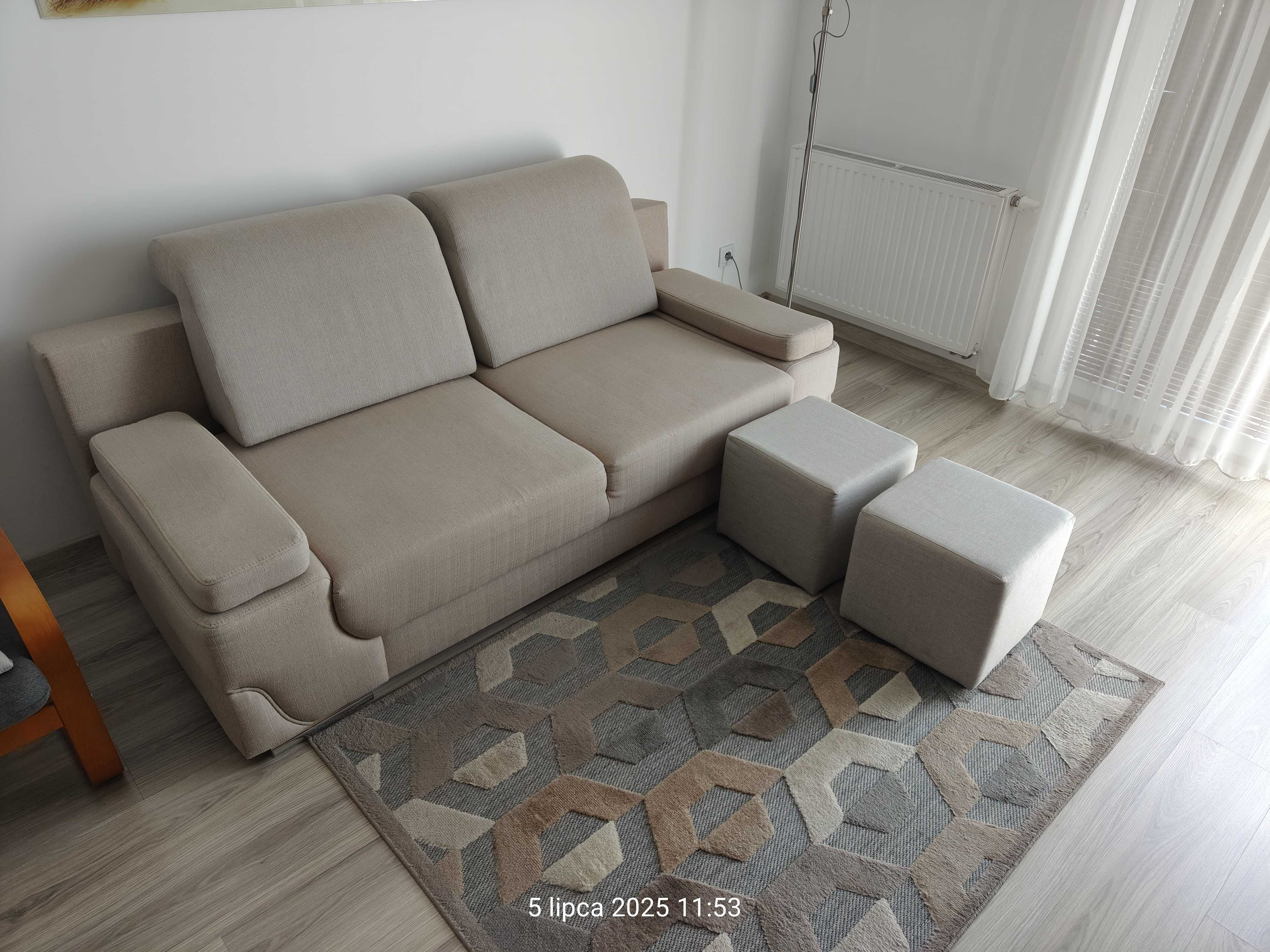 Sofa, 2 pufy. Stan dobry.