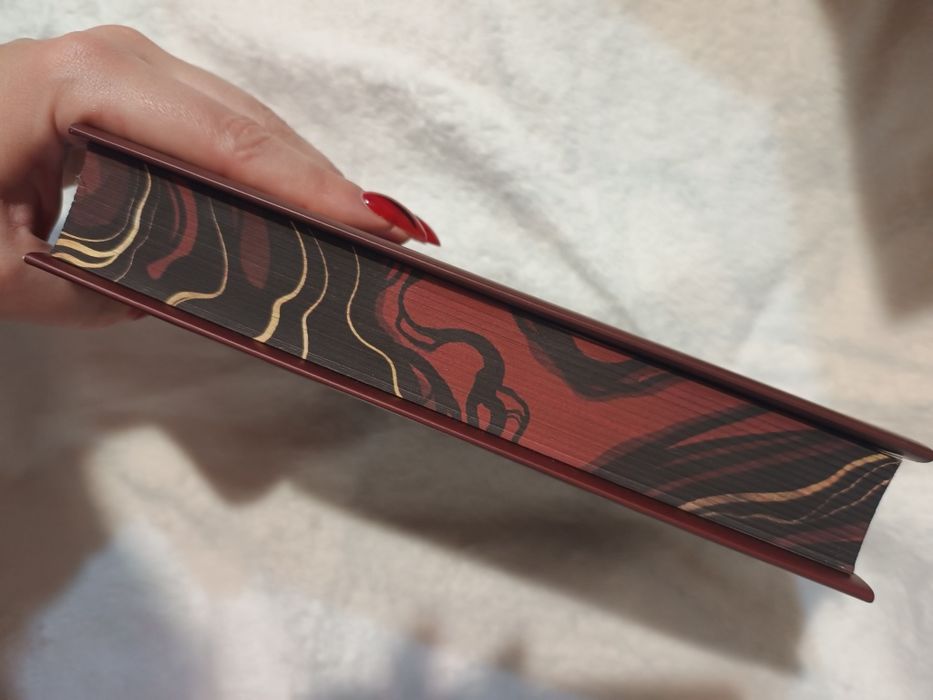 Чорнило, кров, сестра, книжник