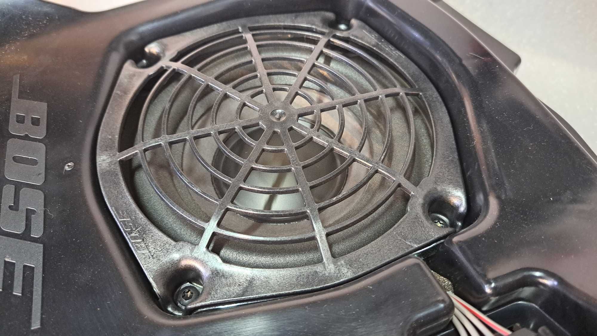 Tuba subwoofer Audi A3 8P BOSE -382C