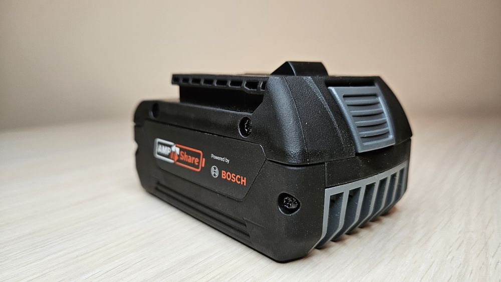 Акумуляторна батарея Bosch GBA 18V 5.0 Ah Professional