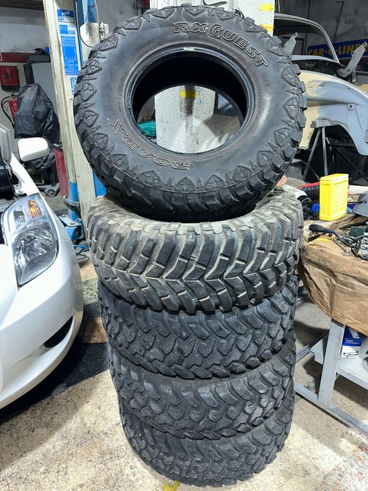 5 Pneus Jipe em bom estado