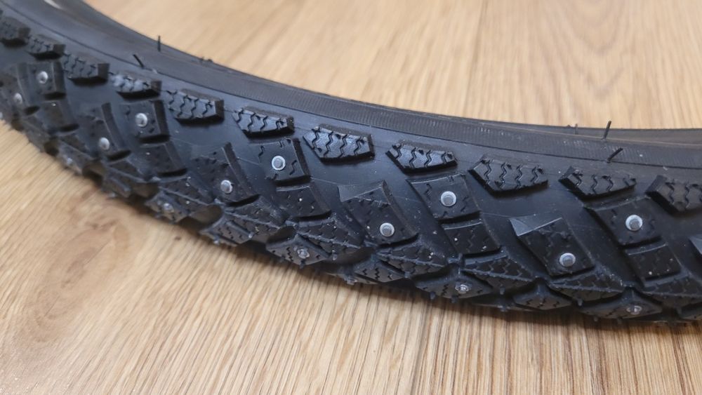 Opona zimowa z kolcami Schwalbe Marathon Winter Plus 26x2,00