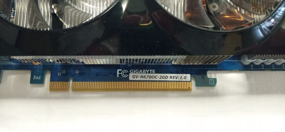 Продам видеокарту Gigabyte GeForce GTX 670 Windforce 2X 2GB GDDR5