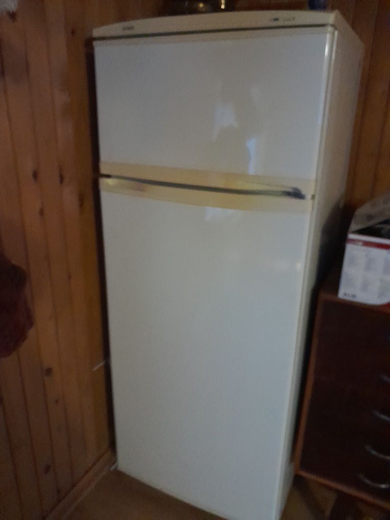 Продам  холодильник.