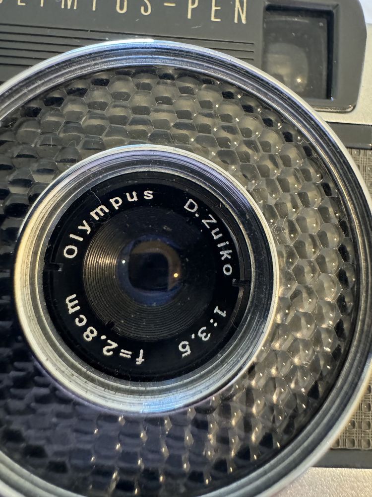 maquina fotográfica antiga Olympus Pen EE