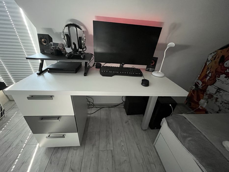 Sprzedam komplet mebli młodzieżowych