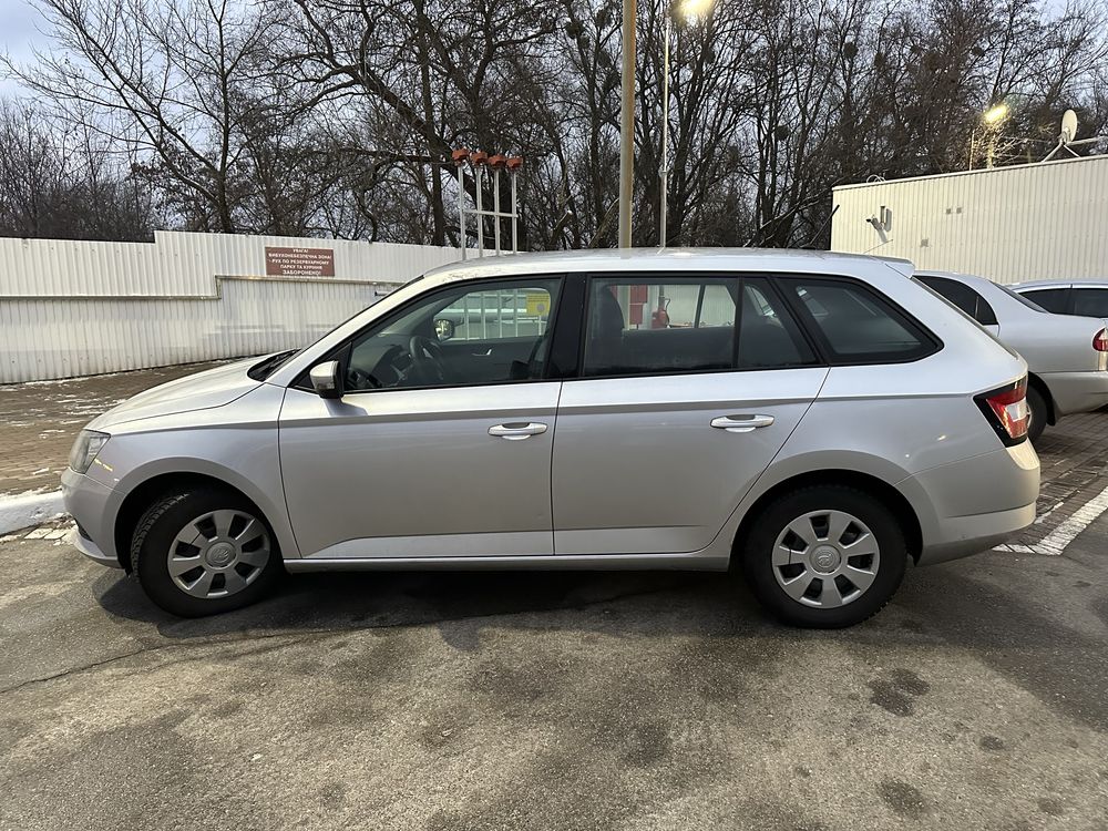 Шикарна машина Skoda Fabia 2016