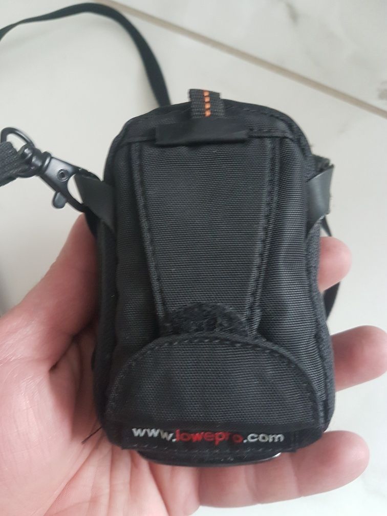 Do kolekcji - pokrowiec LOWEPRO apex 5 - czarny