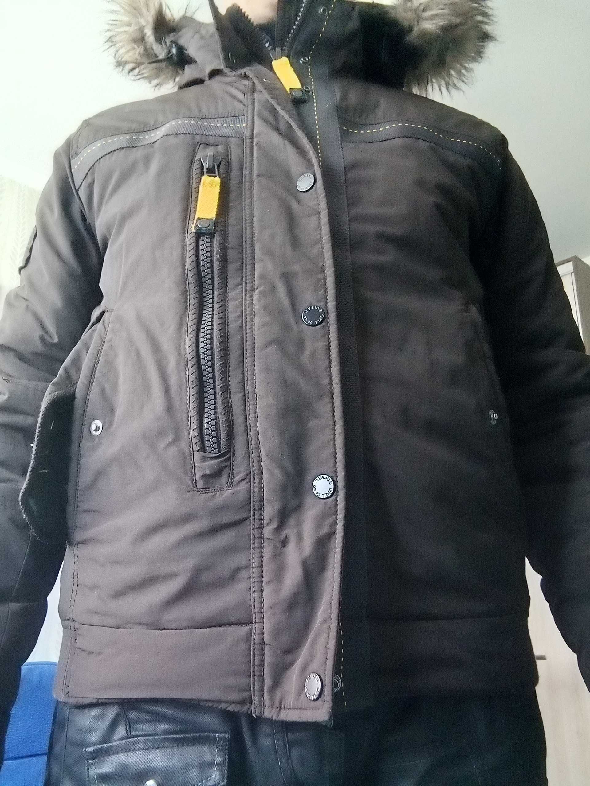 Зимняя курточка темно коричневая