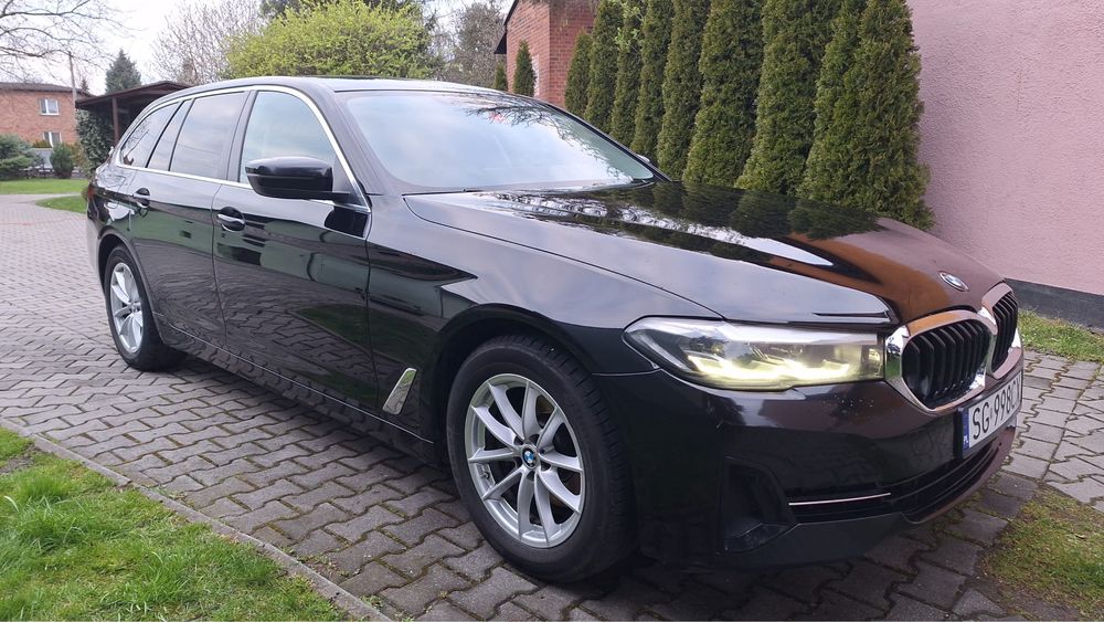 Samochód BMW seria 5 520i rok 2022 kombi