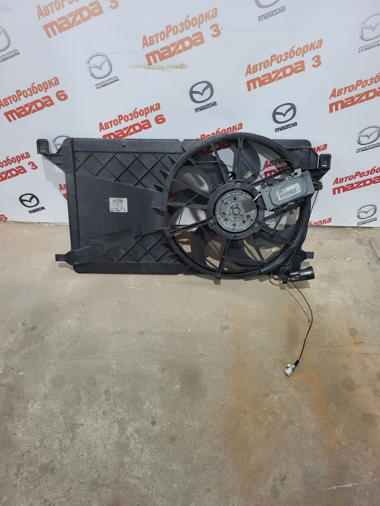 Дифузор з вентилятором Mazda 3 bk вентилятор Мазда 3 бк