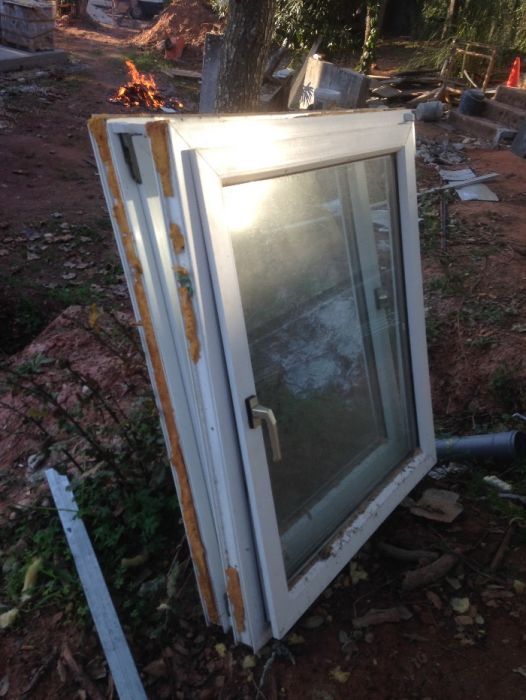 janela PVC com Oscilaobatente
