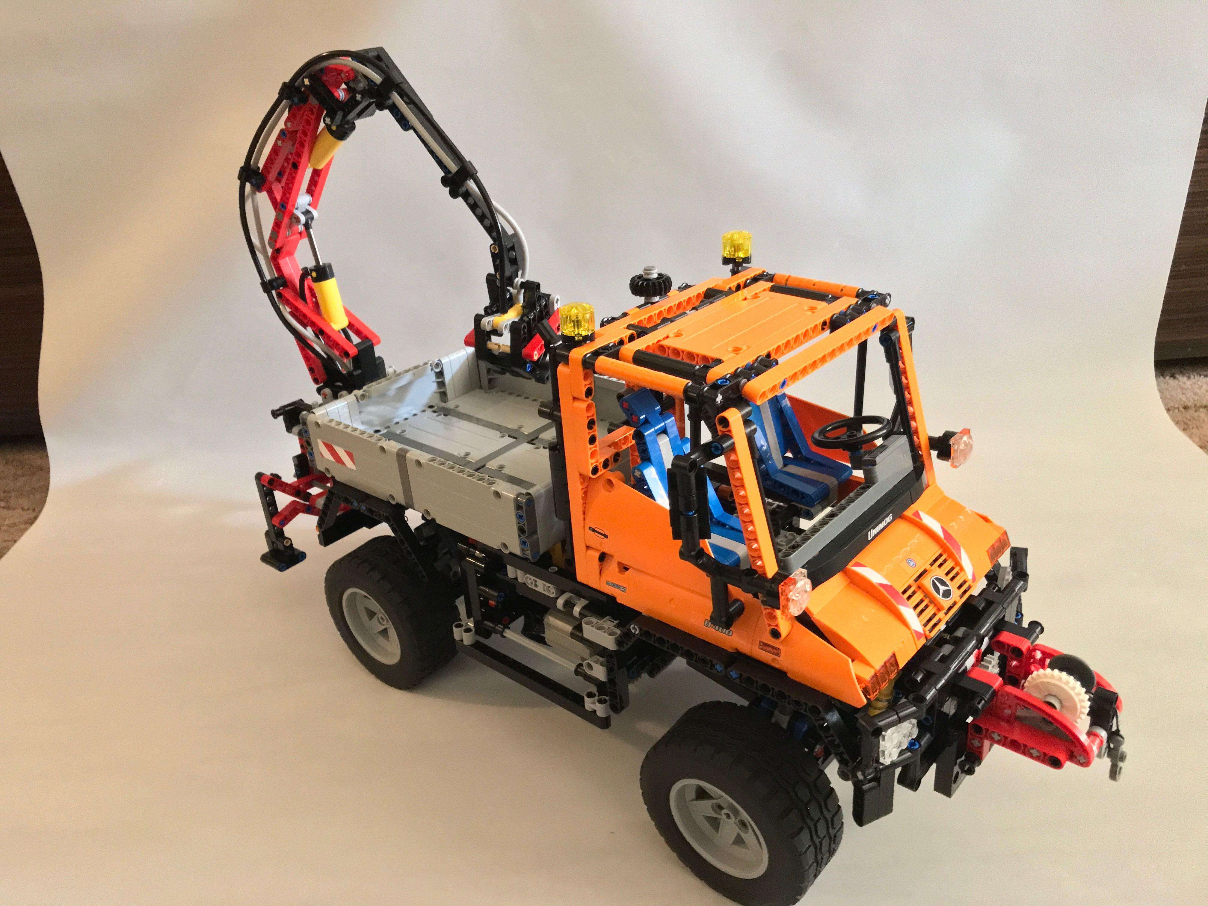 Lego Technic 8110 Mercedes-Benz Unimog U 400