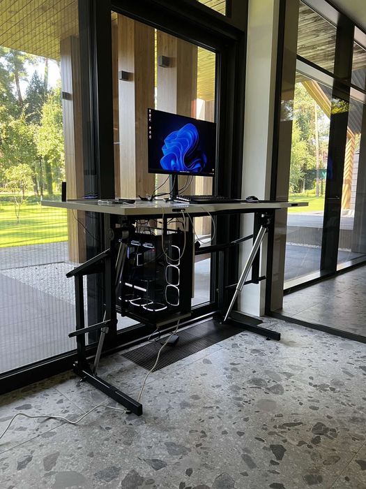 Стіл комп'ютерний регульований