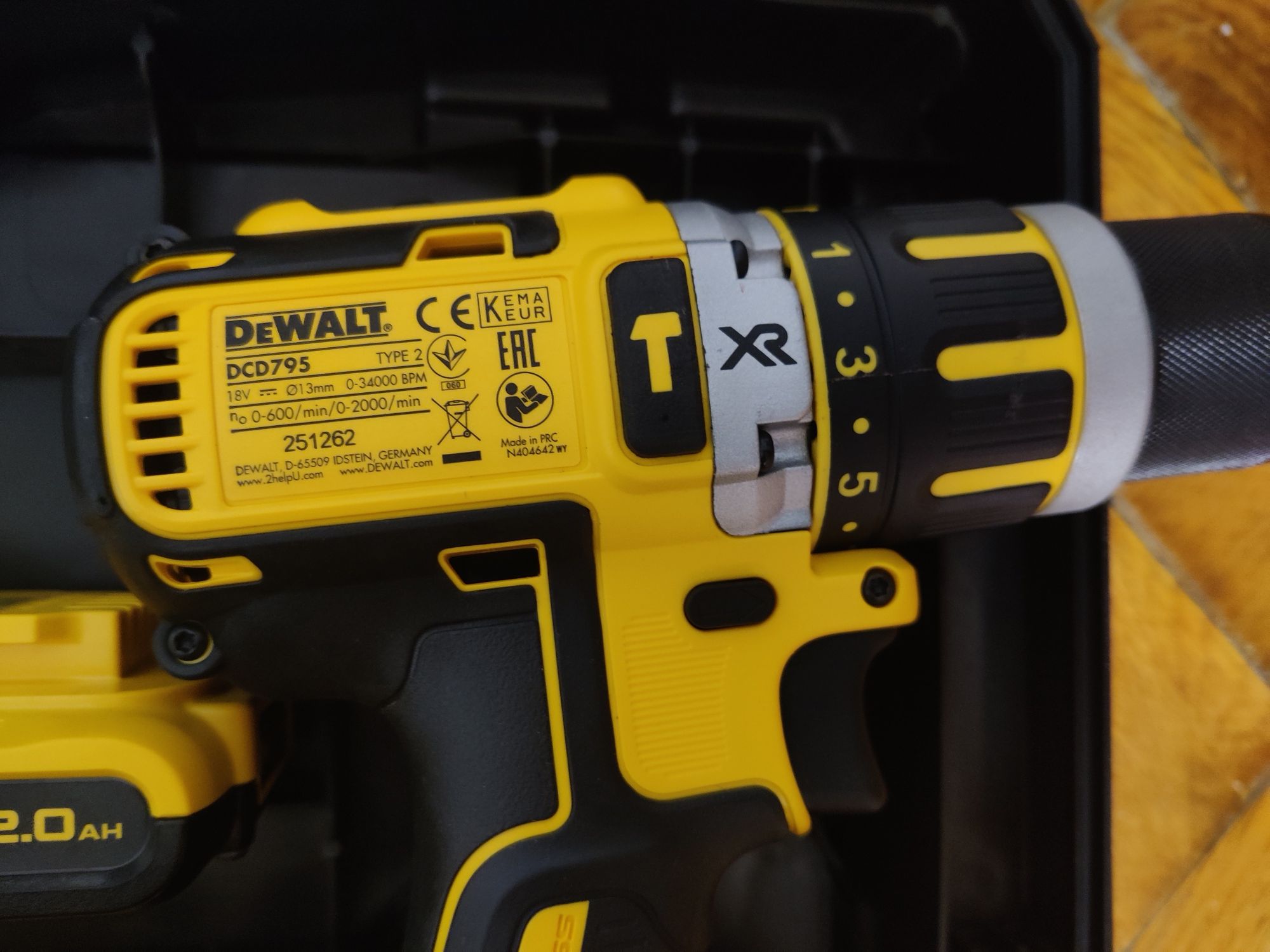 Шуруповерт DeWalt dcd 795d2