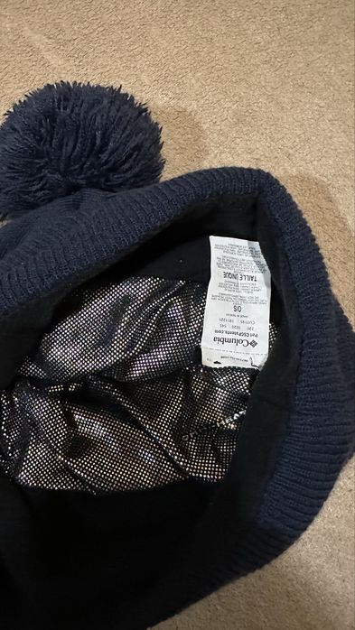 Шапка Columbia.