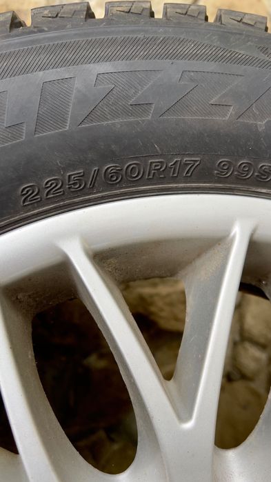 Зимова гума Bridgestone blizzak 225 60 R17 99s