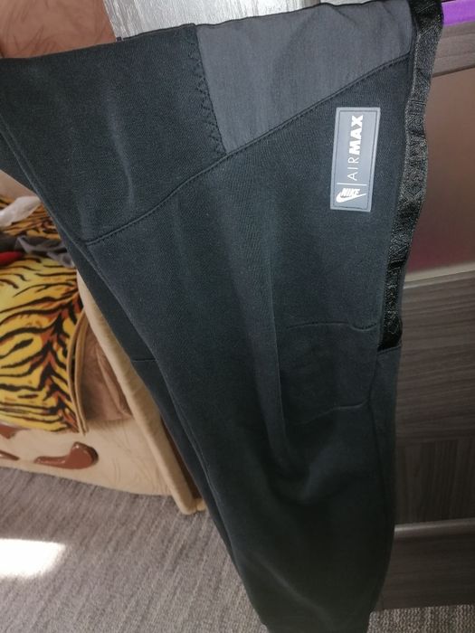 Спортивні штани найк. Стильні та зручні.
