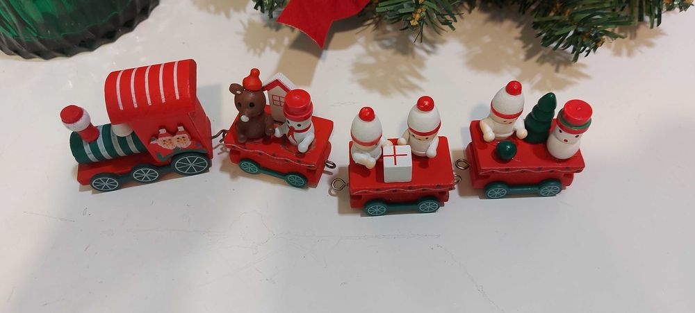 Різдвяний потяг поїзд новорічний з дерева