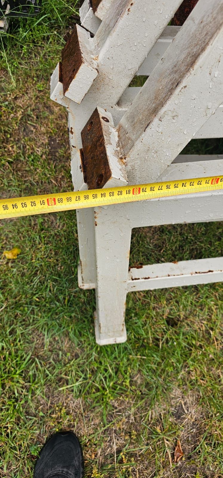 Metalowy stelaż stojak na gryf schody zewnętrzne