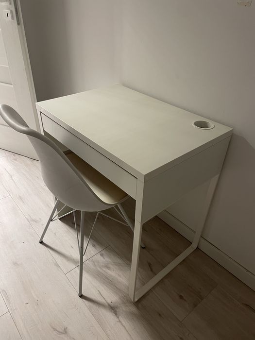 Biurko Micke IKEA krzesło